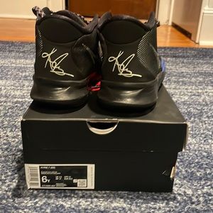Kyrie VII Kids Size 6